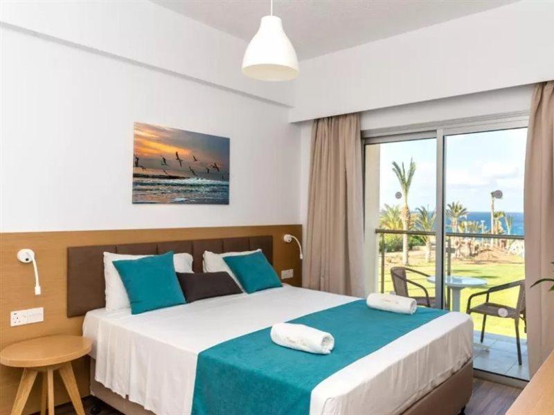 Helios 2 Paphos Exterior foto