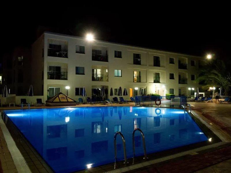 Helios 2 Paphos Exterior foto
