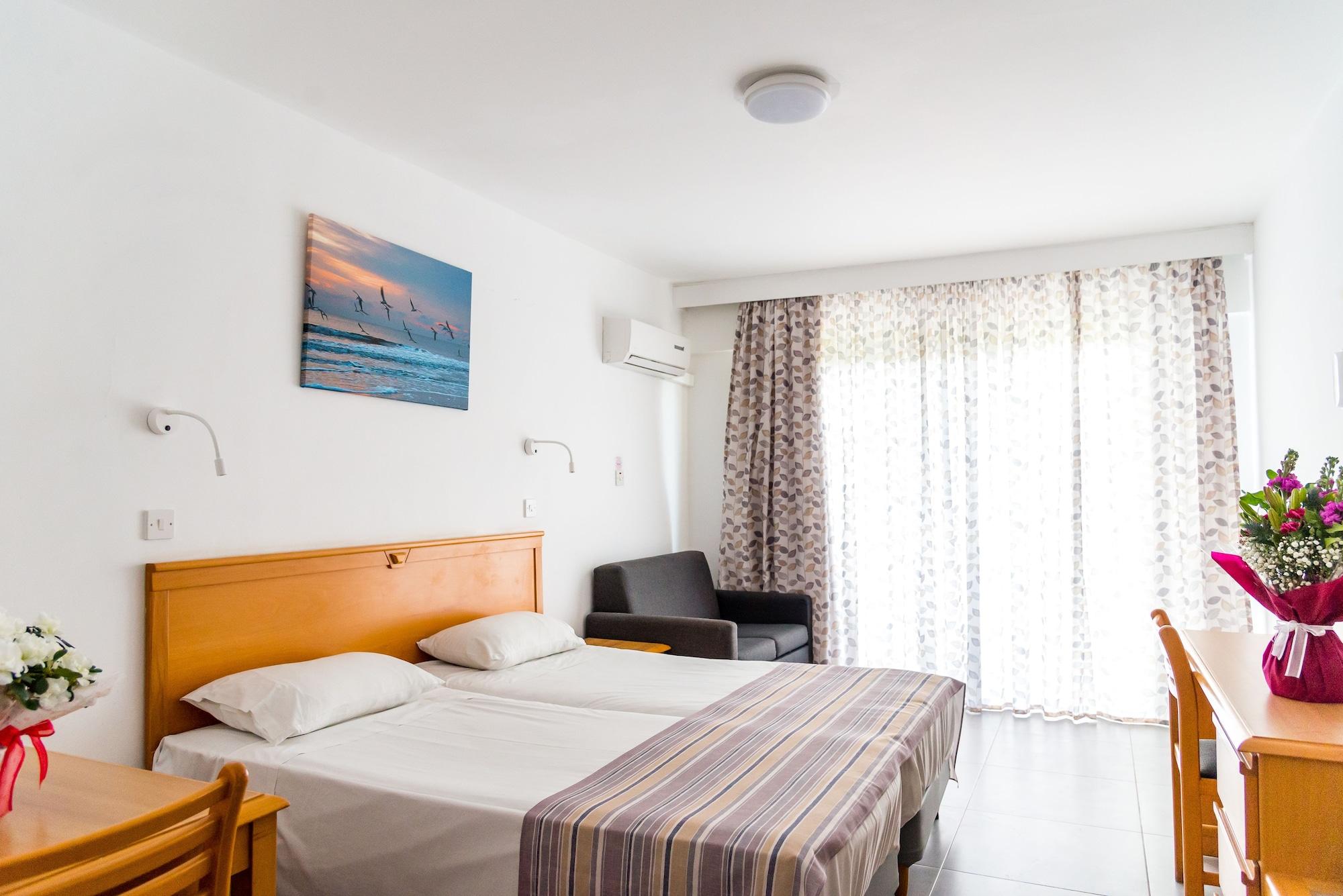 Helios 2 Paphos Exterior foto