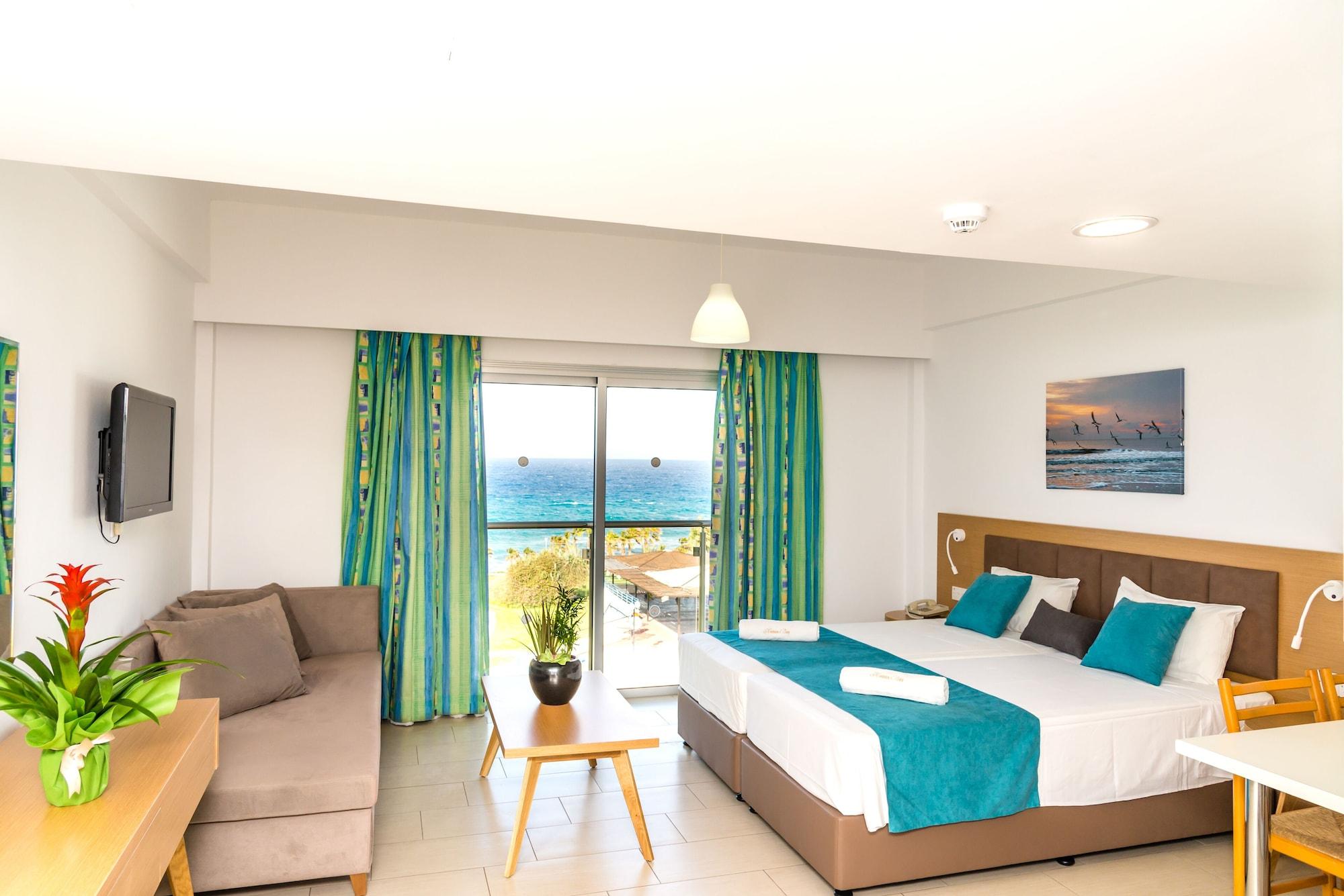 Helios 2 Paphos Exterior foto