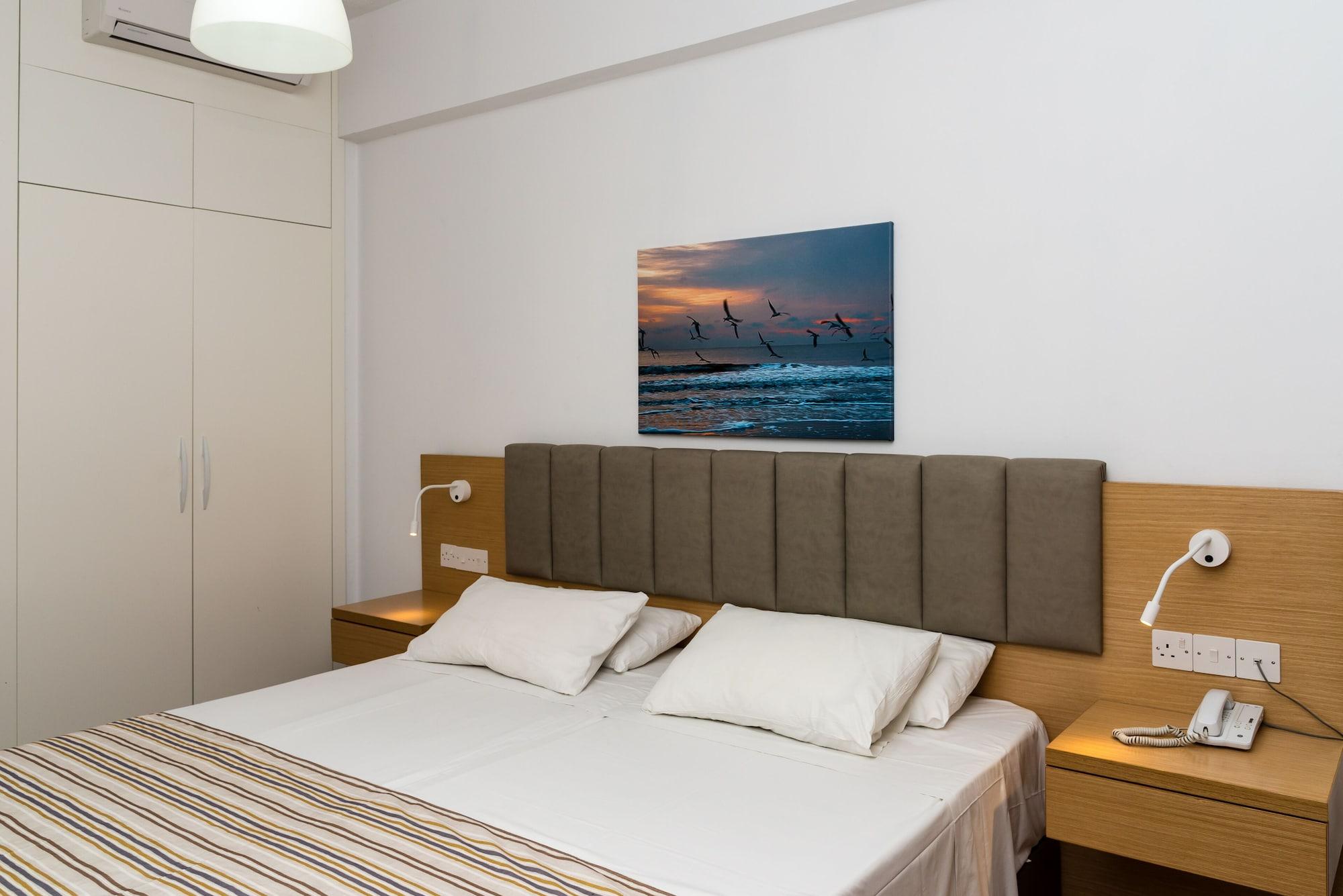 Helios 2 Paphos Exterior foto