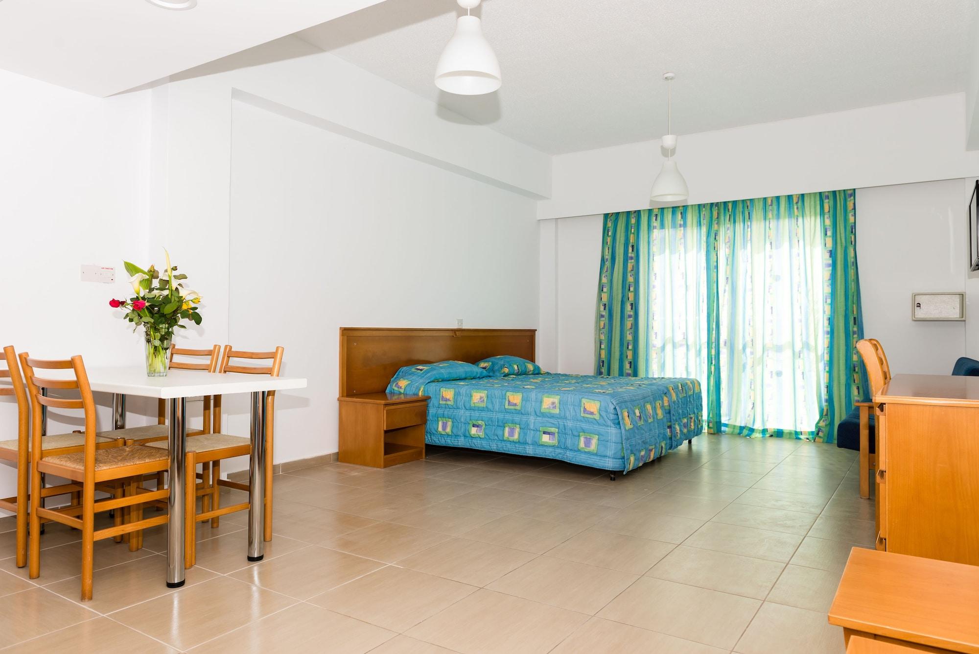 Helios 2 Paphos Exterior foto