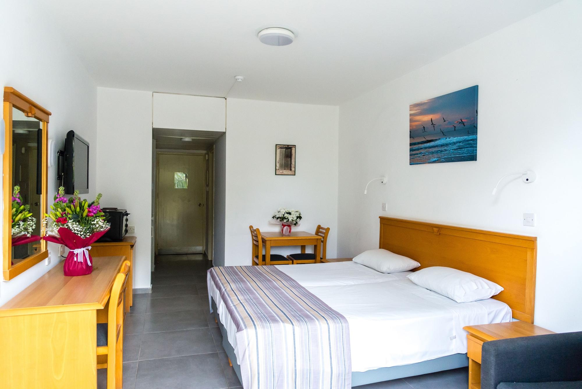 Helios 2 Paphos Exterior foto