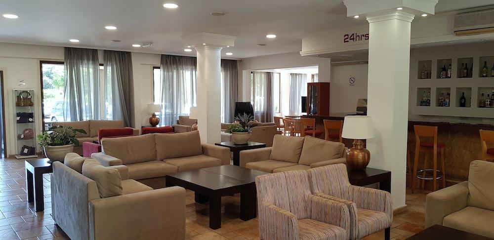 Helios 2 Paphos Exterior foto