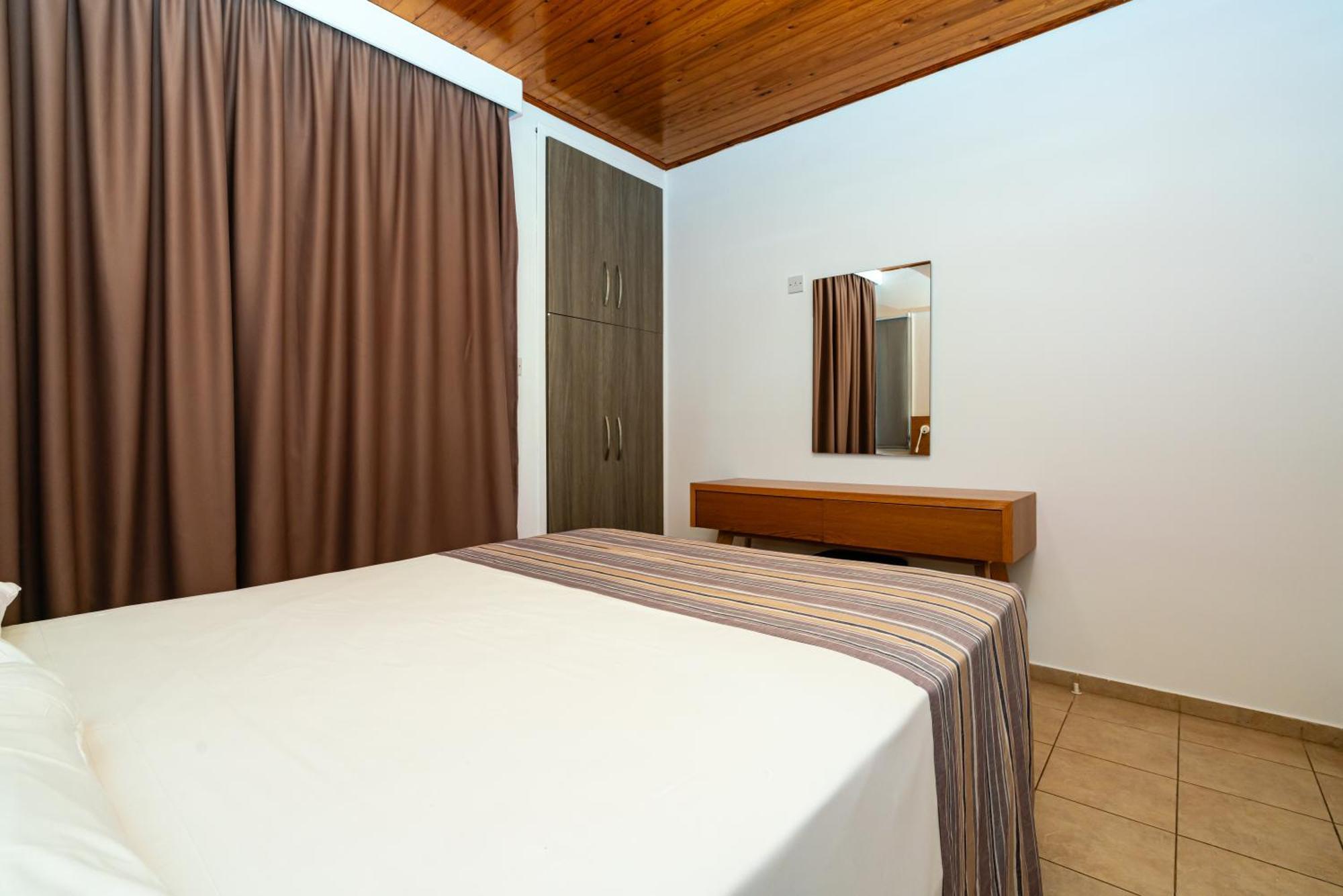 Helios 2 Paphos Exterior foto