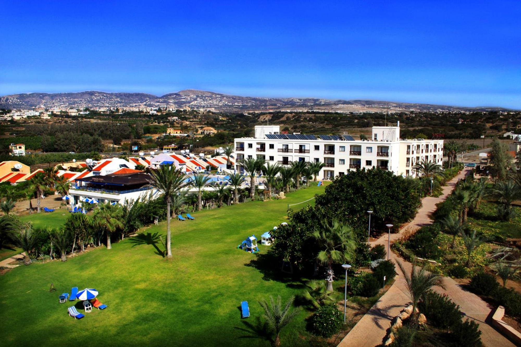 Helios 2 Paphos Exterior foto