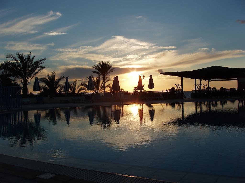 Helios 2 Paphos Exterior foto